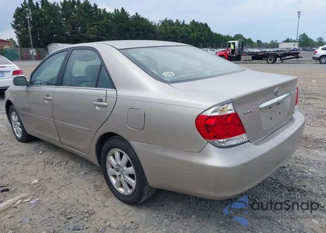 2005 Toyota Camry Xle z USA, uszkodzony, nr VIN 4T1BE30K85U103112